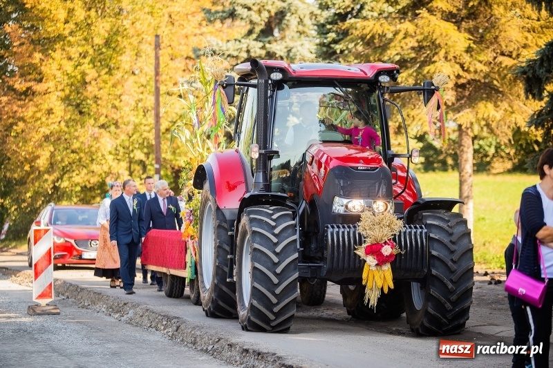 Zdjęcie w galerii na portalu naszraciborz.pl: Parafia Łubowice świętuje dożynki. Korowód ruszył z Grzegorzowic  wiadomości z regionu