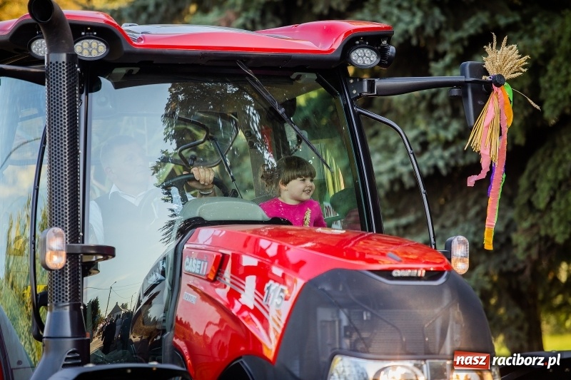 Zdjęcie w galerii na portalu naszraciborz.pl: Parafia Łubowice świętuje dożynki. Korowód ruszył z Grzegorzowic  wiadomości z regionu