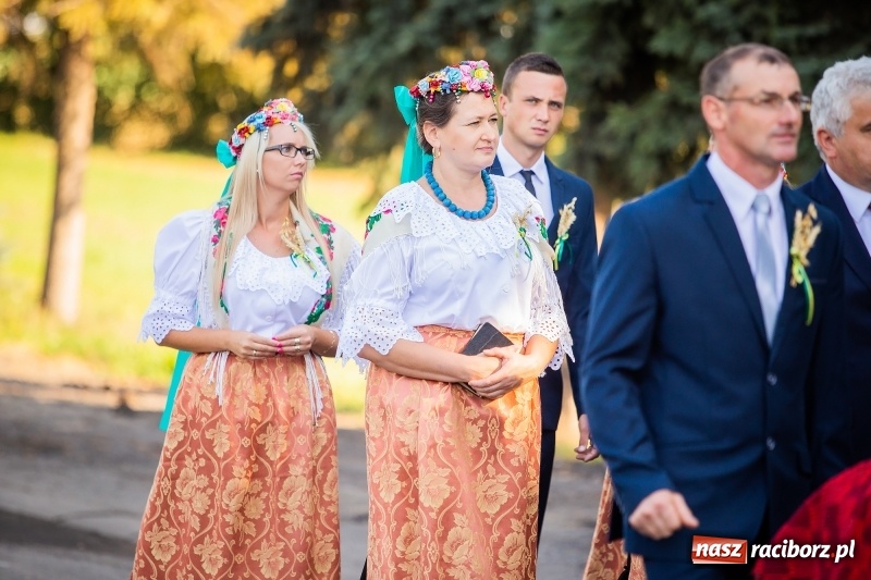 Zdjęcie w galerii na portalu naszraciborz.pl: Parafia Łubowice świętuje dożynki. Korowód ruszył z Grzegorzowic  wiadomości z regionu