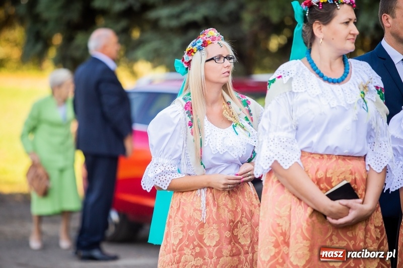 Zdjęcie w galerii na portalu naszraciborz.pl: Parafia Łubowice świętuje dożynki. Korowód ruszył z Grzegorzowic  wiadomości z regionu
