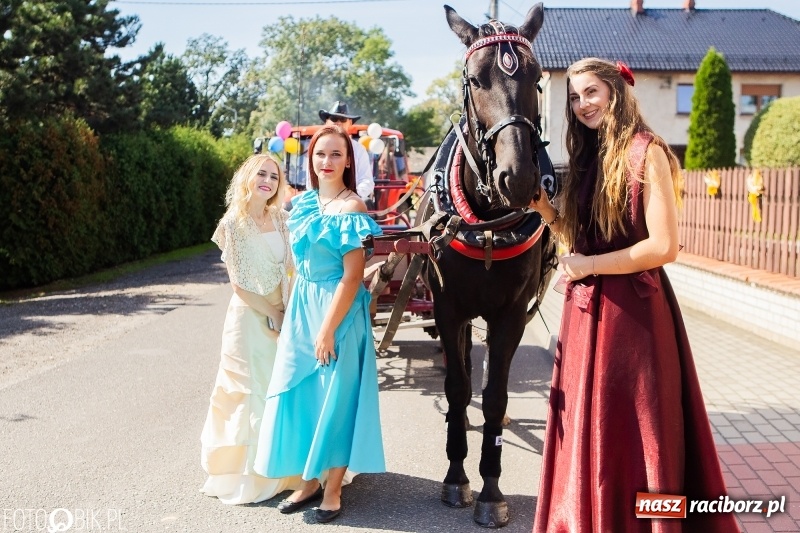 Zdjęcie w galerii na portalu naszraciborz.pl: Dożynki 2018. Dziś świętuje Racibórz. Barwny korowód od Sudoła do Studziennej WIDEO wiadomości z regionu