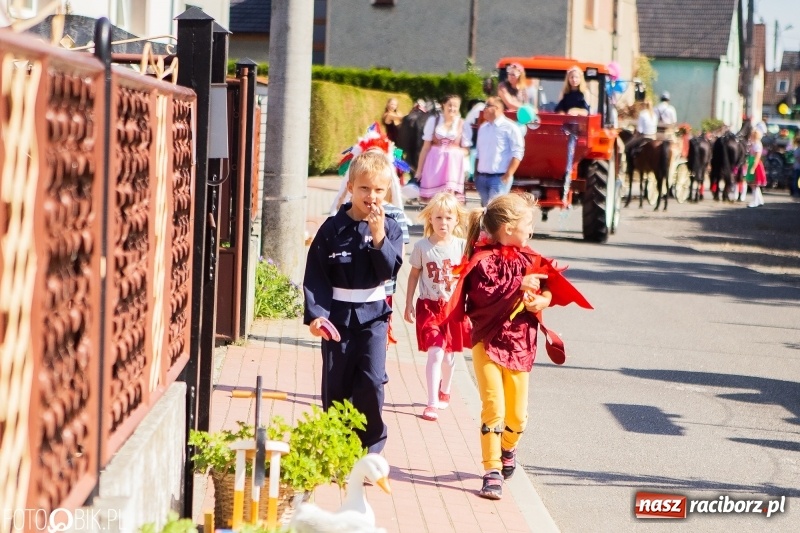 Zdjęcie w galerii na portalu naszraciborz.pl: Dożynki 2018. Dziś świętuje Racibórz. Barwny korowód od Sudoła do Studziennej WIDEO wiadomości z regionu