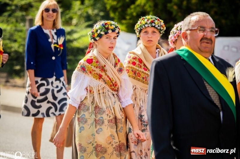 Zdjęcie w galerii na portalu naszraciborz.pl: Dożynki 2018. Dziś świętuje Racibórz. Barwny korowód od Sudoła do Studziennej WIDEO wiadomości z regionu