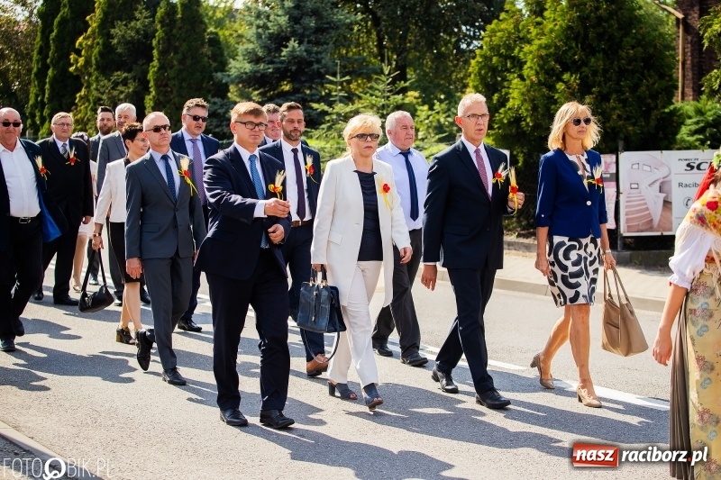 Zdjęcie w galerii na portalu naszraciborz.pl: Dożynki 2018. Dziś świętuje Racibórz. Barwny korowód od Sudoła do Studziennej WIDEO wiadomości z regionu