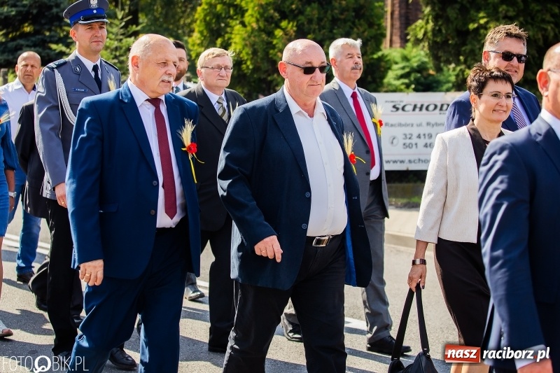 Zdjęcie w galerii na portalu naszraciborz.pl: Dożynki 2018. Dziś świętuje Racibórz. Barwny korowód od Sudoła do Studziennej WIDEO wiadomości z regionu