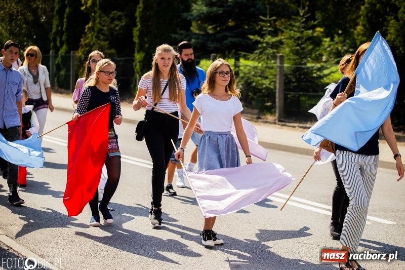 Zdjęcie w galerii na portalu naszraciborz.pl: Dożynki 2018. Dziś świętuje Racibórz. Barwny korowód od Sudoła do Studziennej WIDEO wiadomości z regionu