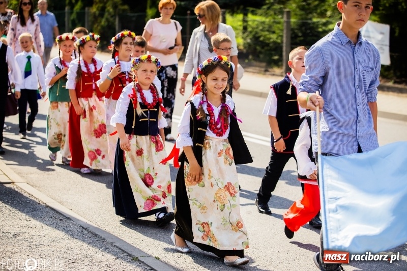 Zdjęcie w galerii na portalu naszraciborz.pl: Dożynki 2018. Dziś świętuje Racibórz. Barwny korowód od Sudoła do Studziennej WIDEO wiadomości z regionu