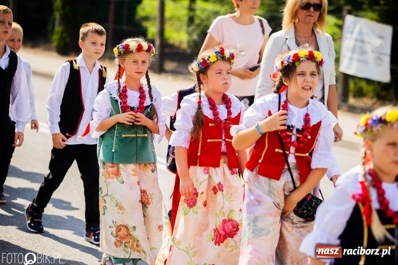 Zdjęcie w galerii na portalu naszraciborz.pl: Dożynki 2018. Dziś świętuje Racibórz. Barwny korowód od Sudoła do Studziennej WIDEO wiadomości z regionu