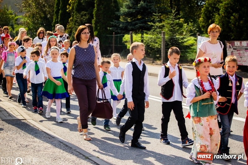 Zdjęcie w galerii na portalu naszraciborz.pl: Dożynki 2018. Dziś świętuje Racibórz. Barwny korowód od Sudoła do Studziennej WIDEO wiadomości z regionu