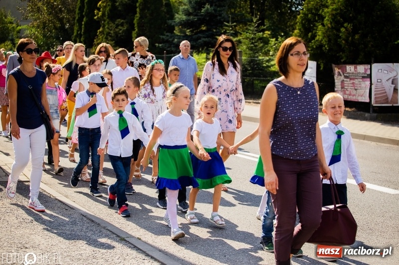 Zdjęcie w galerii na portalu naszraciborz.pl: Dożynki 2018. Dziś świętuje Racibórz. Barwny korowód od Sudoła do Studziennej WIDEO wiadomości z regionu