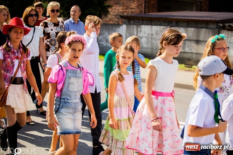 Zdjęcie w galerii na portalu naszraciborz.pl: Dożynki 2018. Dziś świętuje Racibórz. Barwny korowód od Sudoła do Studziennej WIDEO wiadomości z regionu