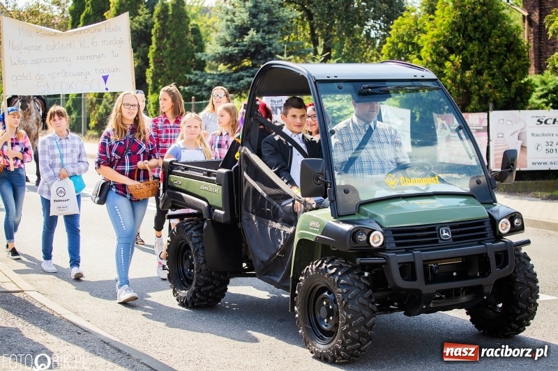 Zdjęcie w galerii na portalu naszraciborz.pl: Dożynki 2018. Dziś świętuje Racibórz. Barwny korowód od Sudoła do Studziennej WIDEO wiadomości z regionu