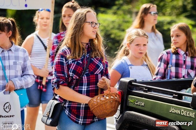 Zdjęcie w galerii na portalu naszraciborz.pl: Dożynki 2018. Dziś świętuje Racibórz. Barwny korowód od Sudoła do Studziennej WIDEO wiadomości z regionu