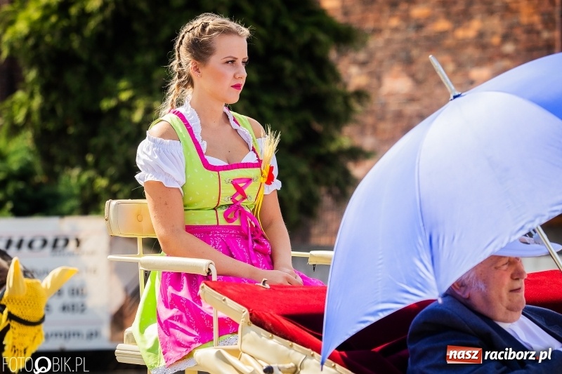 Zdjęcie w galerii na portalu naszraciborz.pl: Dożynki 2018. Dziś świętuje Racibórz. Barwny korowód od Sudoła do Studziennej WIDEO wiadomości z regionu