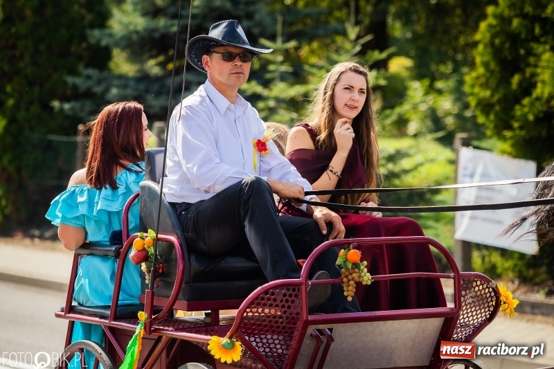Zdjęcie w galerii na portalu naszraciborz.pl: Dożynki 2018. Dziś świętuje Racibórz. Barwny korowód od Sudoła do Studziennej WIDEO wiadomości z regionu