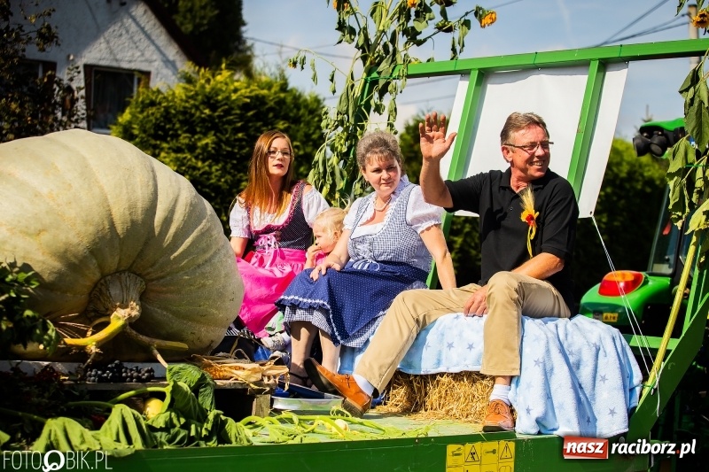 Zdjęcie w galerii na portalu naszraciborz.pl: Dożynki 2018. Dziś świętuje Racibórz. Barwny korowód od Sudoła do Studziennej WIDEO wiadomości z regionu