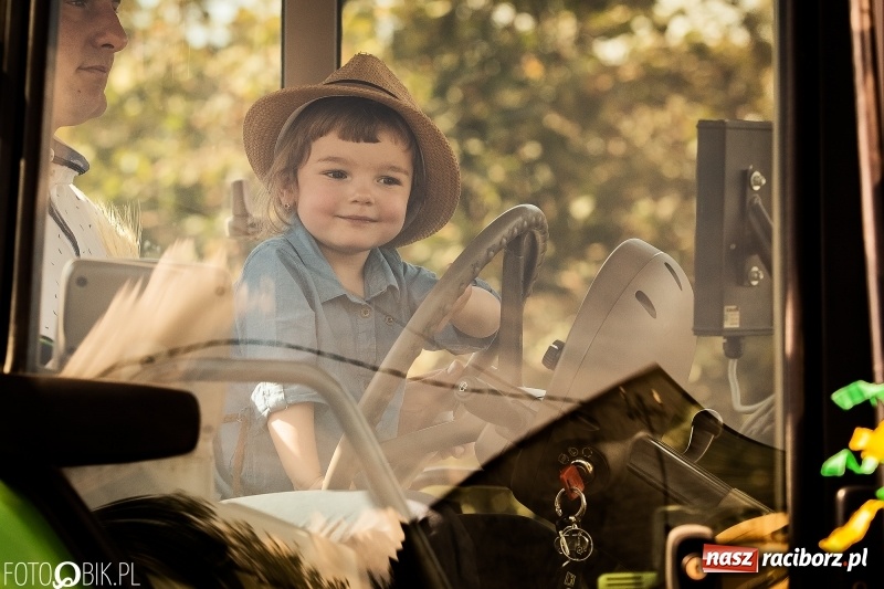 Zdjęcie w galerii na portalu naszraciborz.pl: Dożynki 2018. Dziś świętuje Racibórz. Barwny korowód od Sudoła do Studziennej WIDEO wiadomości z regionu