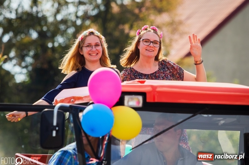 Zdjęcie w galerii na portalu naszraciborz.pl: Dożynki 2018. Dziś świętuje Racibórz. Barwny korowód od Sudoła do Studziennej WIDEO wiadomości z regionu