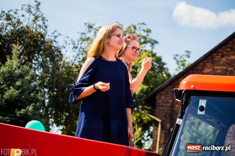 Zdjęcie w galerii na portalu naszraciborz.pl: Dożynki 2018. Dziś świętuje Racibórz. Barwny korowód od Sudoła do Studziennej WIDEO wiadomości z regionu