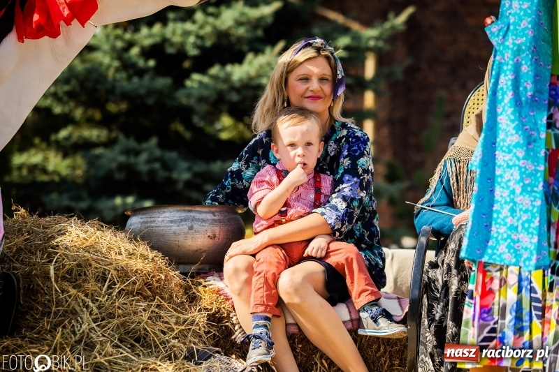 Zdjęcie w galerii na portalu naszraciborz.pl: Dożynki 2018. Dziś świętuje Racibórz. Barwny korowód od Sudoła do Studziennej WIDEO wiadomości z regionu