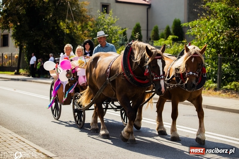 Zdjęcie w galerii na portalu naszraciborz.pl: Dożynki 2018. Dziś świętuje Racibórz. Barwny korowód od Sudoła do Studziennej WIDEO wiadomości z regionu