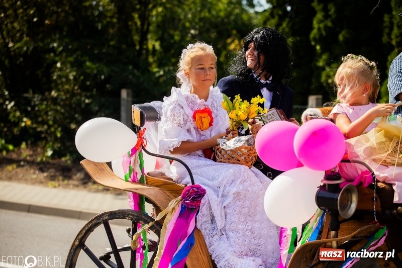 Zdjęcie w galerii na portalu naszraciborz.pl: Dożynki 2018. Dziś świętuje Racibórz. Barwny korowód od Sudoła do Studziennej WIDEO wiadomości z regionu