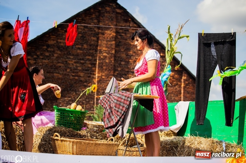 Zdjęcie w galerii na portalu naszraciborz.pl: Dożynki 2018. Dziś świętuje Racibórz. Barwny korowód od Sudoła do Studziennej WIDEO wiadomości z regionu