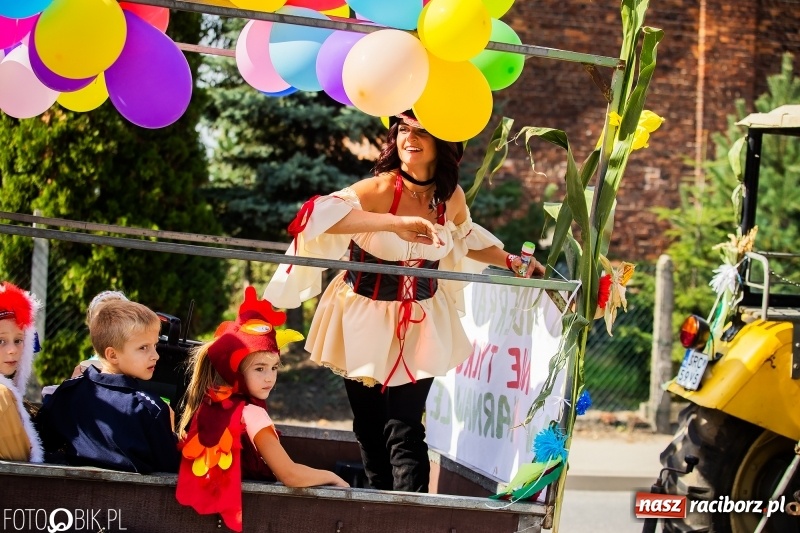 Zdjęcie w galerii na portalu naszraciborz.pl: Dożynki 2018. Dziś świętuje Racibórz. Barwny korowód od Sudoła do Studziennej WIDEO wiadomości z regionu
