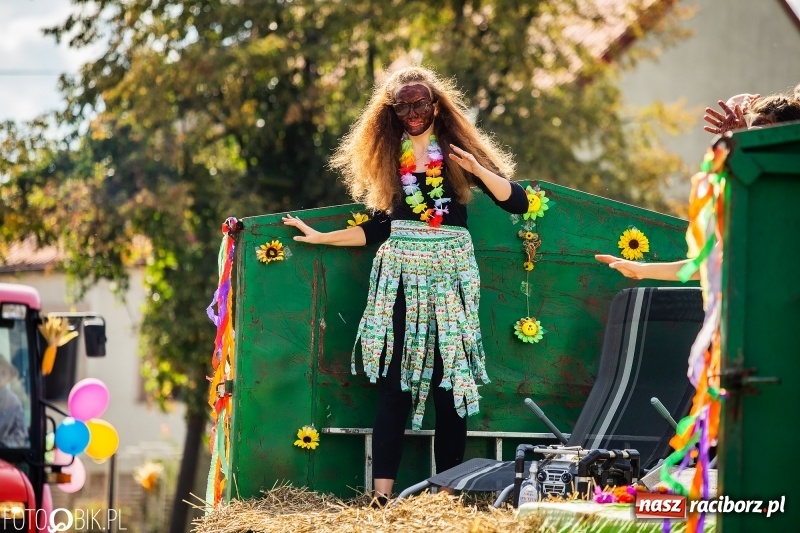 Zdjęcie w galerii na portalu naszraciborz.pl: Dożynki 2018. Dziś świętuje Racibórz. Barwny korowód od Sudoła do Studziennej WIDEO wiadomości z regionu