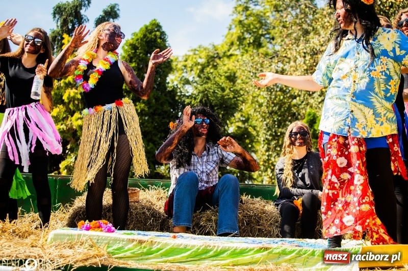 Zdjęcie w galerii na portalu naszraciborz.pl: Dożynki 2018. Dziś świętuje Racibórz. Barwny korowód od Sudoła do Studziennej WIDEO wiadomości z regionu
