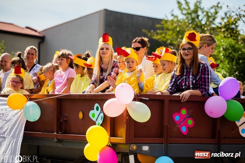 Zdjęcie w galerii na portalu naszraciborz.pl: Dożynki 2018. Dziś świętuje Racibórz. Barwny korowód od Sudoła do Studziennej WIDEO wiadomości z regionu