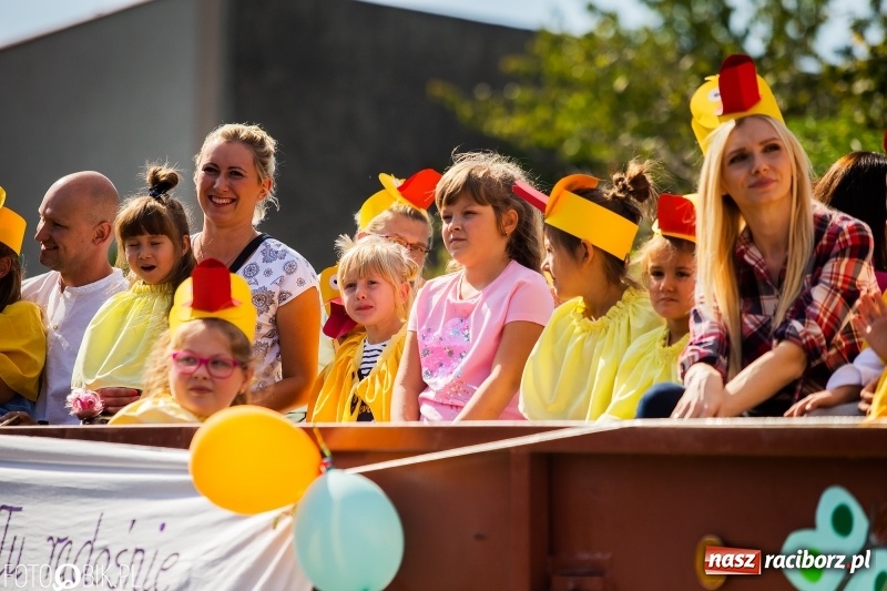 Zdjęcie w galerii na portalu naszraciborz.pl: Dożynki 2018. Dziś świętuje Racibórz. Barwny korowód od Sudoła do Studziennej WIDEO wiadomości z regionu