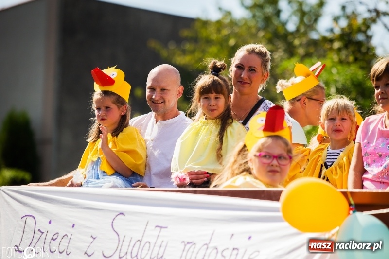 Zdjęcie w galerii na portalu naszraciborz.pl: Dożynki 2018. Dziś świętuje Racibórz. Barwny korowód od Sudoła do Studziennej WIDEO wiadomości z regionu