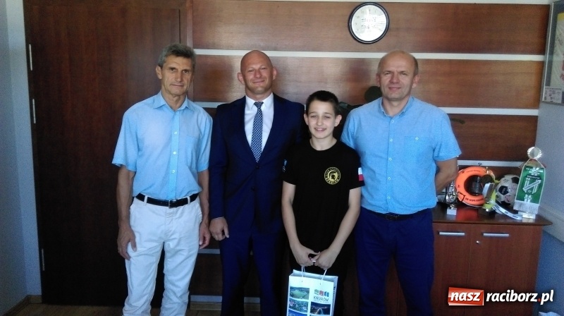 Zdjęcie w galerii na portalu naszraciborz.pl: Trener z Łamatora wyróżniony w Knurowie  wiadomości z regionu