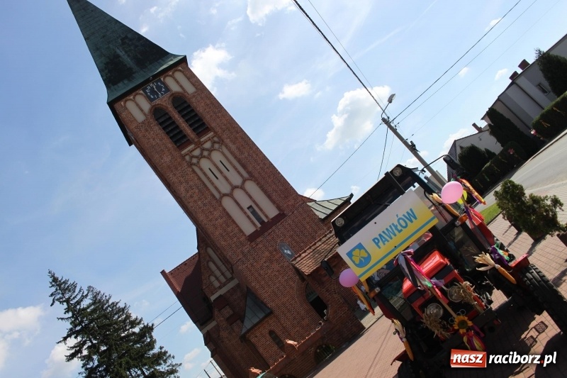 Zdjęcie w galerii na portalu naszraciborz.pl: Wieś ustrojona, do drogi gotowi. Jubileuszowe dożynki w Pawłowie  wiadomości z regionu
