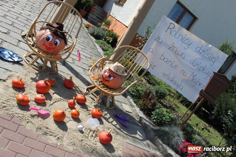 Zdjęcie w galerii na portalu naszraciborz.pl: Wieś ustrojona, do drogi gotowi. Jubileuszowe dożynki w Pawłowie  wiadomości z regionu