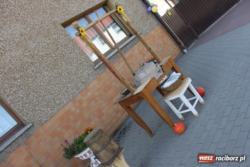 Zdjęcie w galerii na portalu naszraciborz.pl: Wieś ustrojona, do drogi gotowi. Jubileuszowe dożynki w Pawłowie  wiadomości z regionu