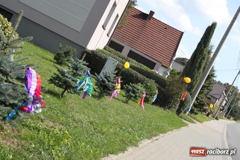 Zdjęcie w galerii na portalu naszraciborz.pl: Wieś ustrojona, do drogi gotowi. Jubileuszowe dożynki w Pawłowie  wiadomości z regionu