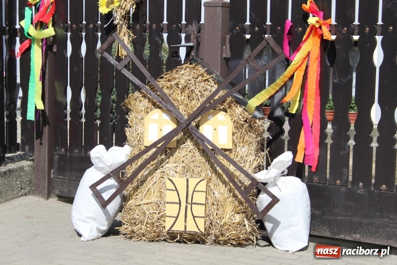 Zdjęcie w galerii na portalu naszraciborz.pl: Wieś ustrojona, do drogi gotowi. Jubileuszowe dożynki w Pawłowie  wiadomości z regionu