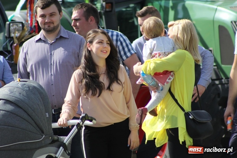 Zdjęcie w galerii na portalu naszraciborz.pl: Wieś ustrojona, do drogi gotowi. Jubileuszowe dożynki w Pawłowie  wiadomości z regionu