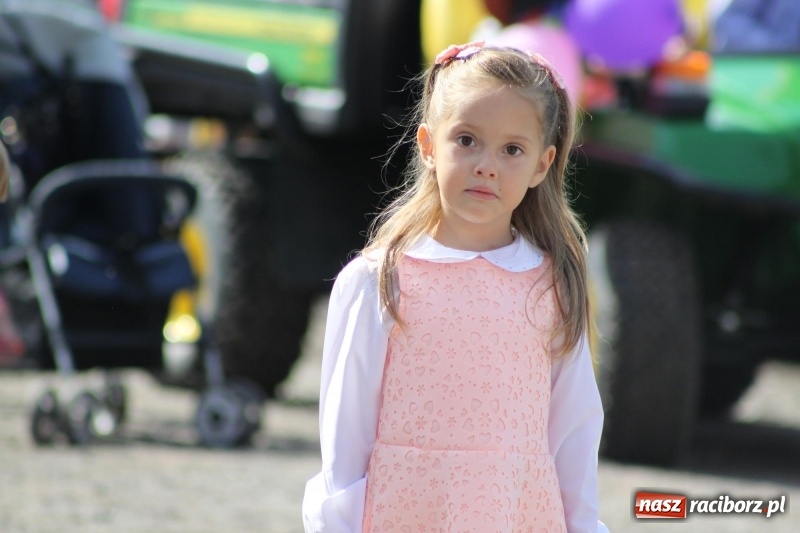 Zdjęcie w galerii na portalu naszraciborz.pl: Wieś ustrojona, do drogi gotowi. Jubileuszowe dożynki w Pawłowie  wiadomości z regionu