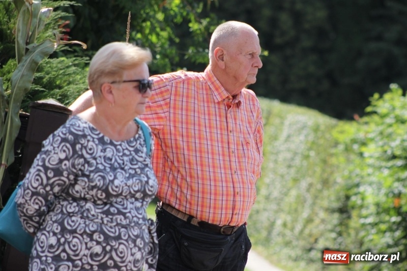 Zdjęcie w galerii na portalu naszraciborz.pl: Wieś ustrojona, do drogi gotowi. Jubileuszowe dożynki w Pawłowie  wiadomości z regionu