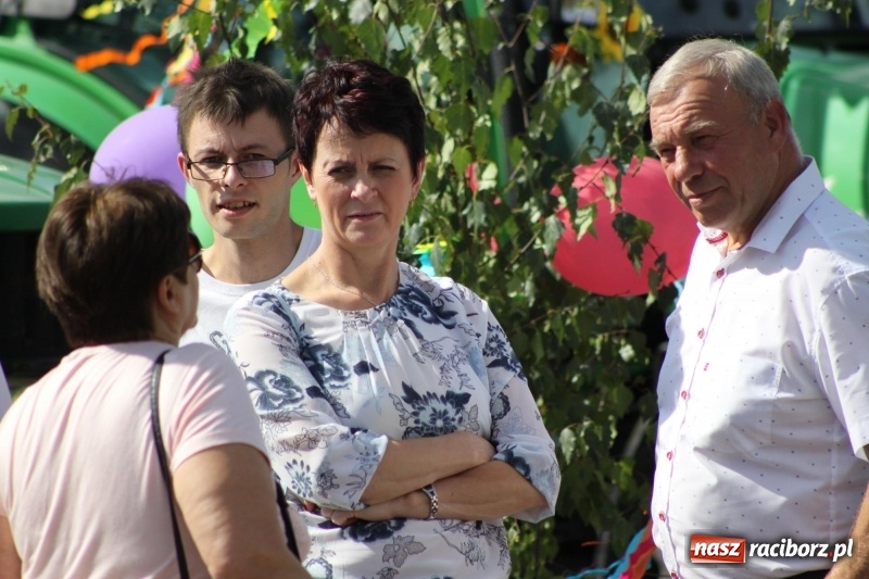 Zdjęcie w galerii na portalu naszraciborz.pl: Wieś ustrojona, do drogi gotowi. Jubileuszowe dożynki w Pawłowie  wiadomości z regionu