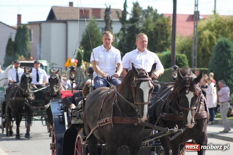Zdjęcie w galerii na portalu naszraciborz.pl: Wieś ustrojona, do drogi gotowi. Jubileuszowe dożynki w Pawłowie  wiadomości z regionu