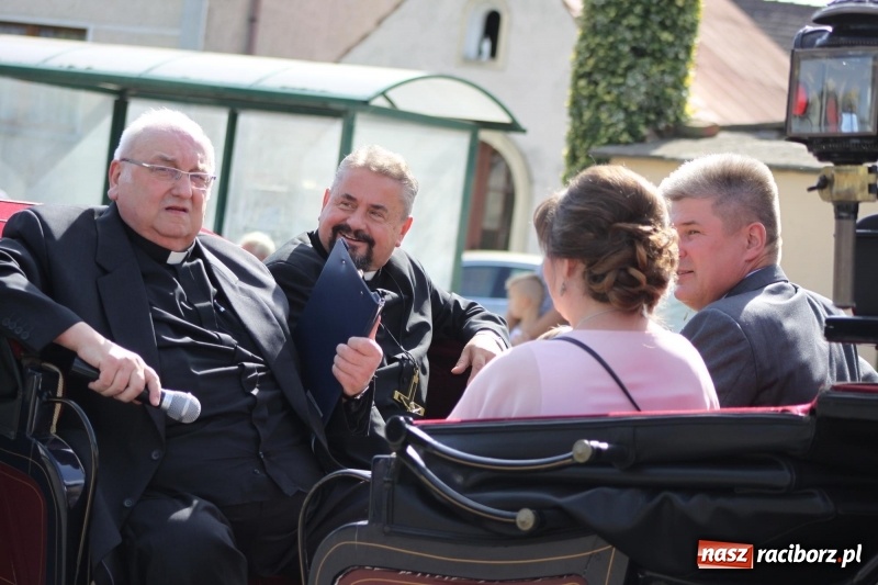 Zdjęcie w galerii na portalu naszraciborz.pl: Wieś ustrojona, do drogi gotowi. Jubileuszowe dożynki w Pawłowie  wiadomości z regionu