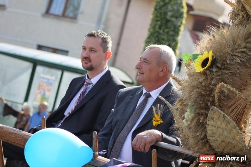 Zdjęcie w galerii na portalu naszraciborz.pl: Wieś ustrojona, do drogi gotowi. Jubileuszowe dożynki w Pawłowie  wiadomości z regionu