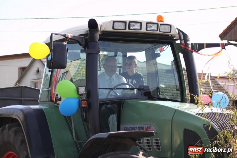 Zdjęcie w galerii na portalu naszraciborz.pl: Wieś ustrojona, do drogi gotowi. Jubileuszowe dożynki w Pawłowie  wiadomości z regionu