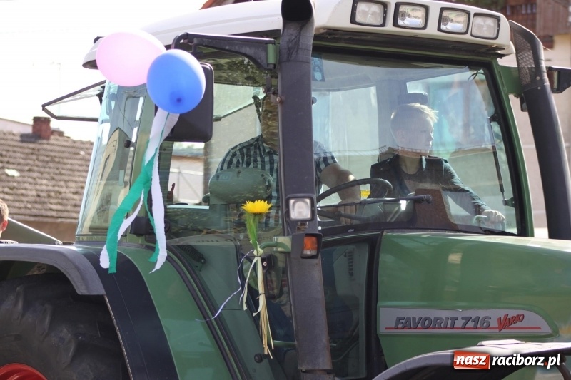 Zdjęcie w galerii na portalu naszraciborz.pl: Wieś ustrojona, do drogi gotowi. Jubileuszowe dożynki w Pawłowie  wiadomości z regionu