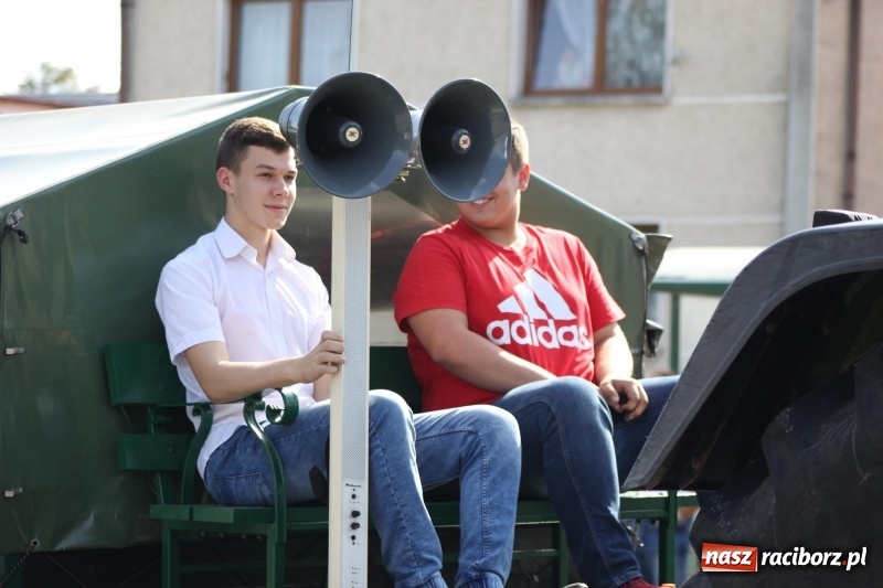 Zdjęcie w galerii na portalu naszraciborz.pl: Wieś ustrojona, do drogi gotowi. Jubileuszowe dożynki w Pawłowie  wiadomości z regionu