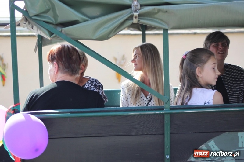 Zdjęcie w galerii na portalu naszraciborz.pl: Wieś ustrojona, do drogi gotowi. Jubileuszowe dożynki w Pawłowie  wiadomości z regionu